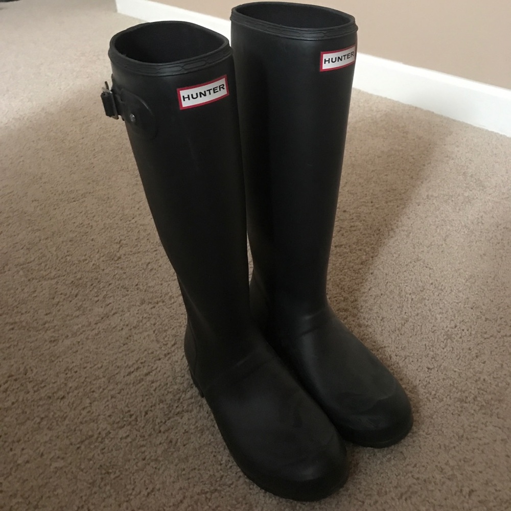 Black hunter boots